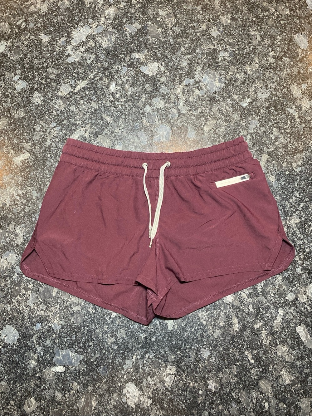 Vuori Women's Clementine 2” Shorts Size Small Burgundy Crimson Red